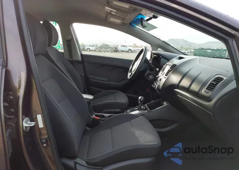 2018 Kia Forte Lx z USA, uszkodzony, nr VIN 3KPFL4A72JE200794